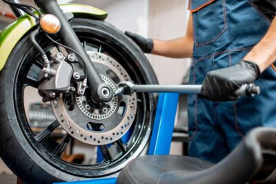 Entenda a importância de fazer a manutenção de motos