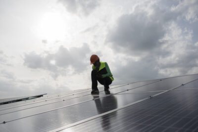 Seguro para placas solares: o que cobre contra granizo e vendaval?